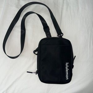 Lululemon Crossbody bag - like new!
